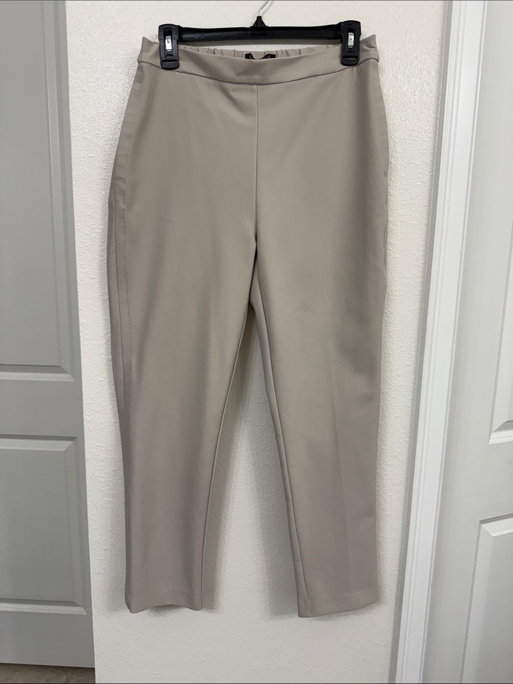 Rachel Zoe size 8 Classic Slim Ankle Pants in Taupe